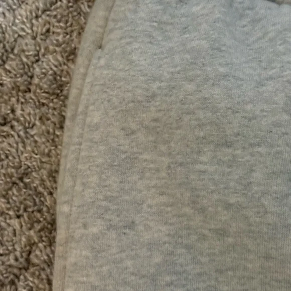 EUC Skims Heavyweight Fleece Oversized Joggers in Light Heather Grey. Large - Picture 15 of 16